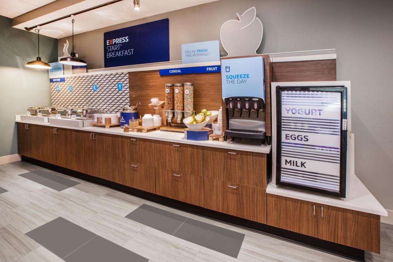 Holiday Inn Express & Suites Woodside Laguardia Airport New York Esterno foto