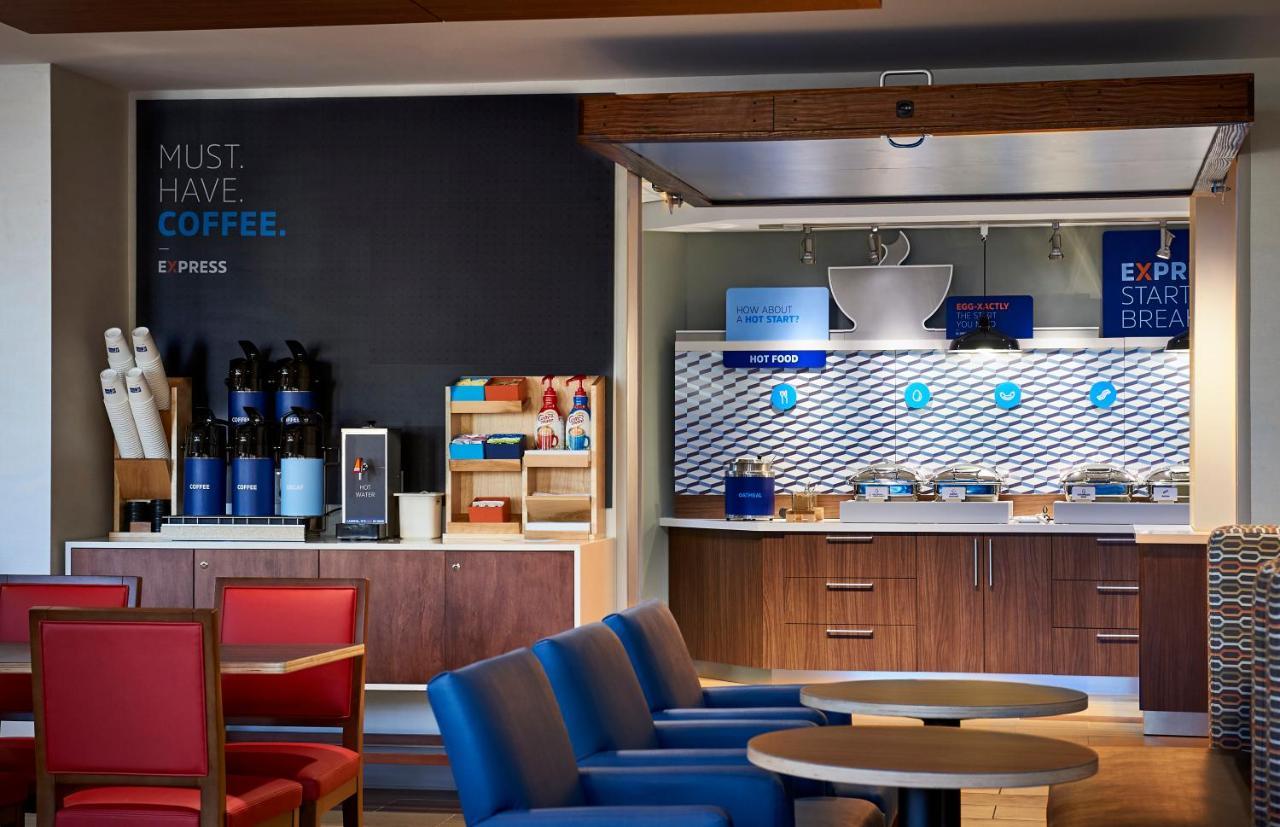 Holiday Inn Express & Suites Woodside Laguardia Airport New York Esterno foto