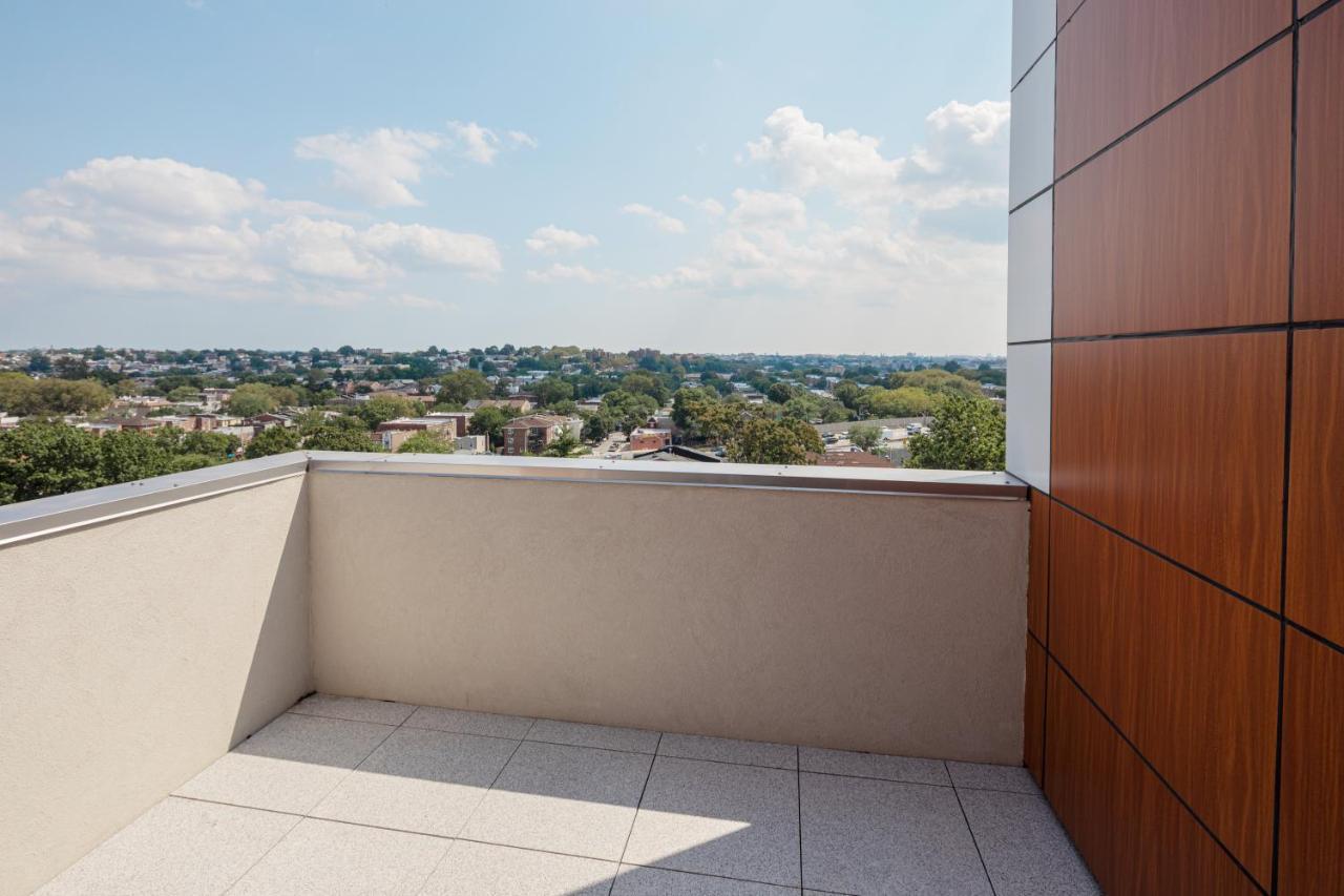 Holiday Inn Express & Suites Woodside Laguardia Airport New York Esterno foto