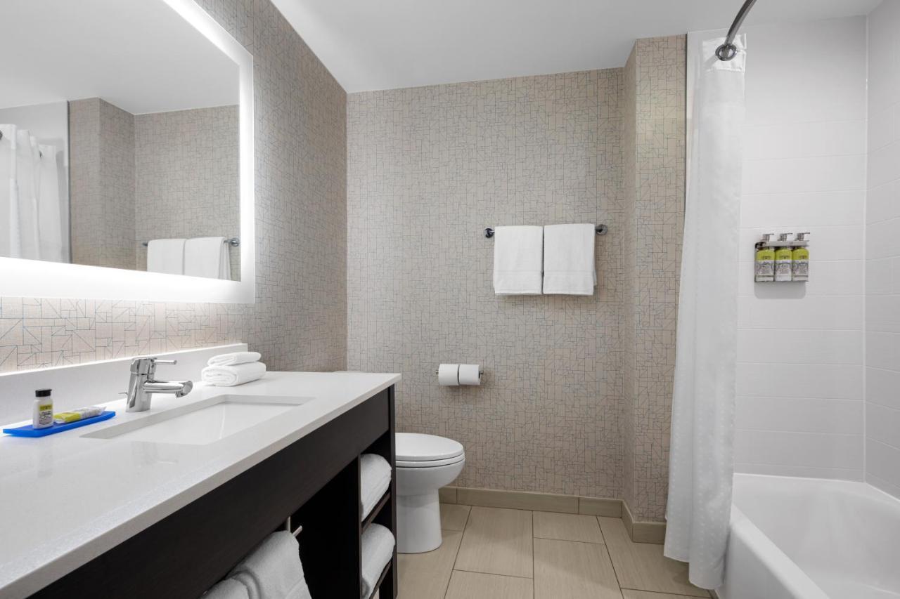 Holiday Inn Express & Suites Woodside Laguardia Airport New York Esterno foto
