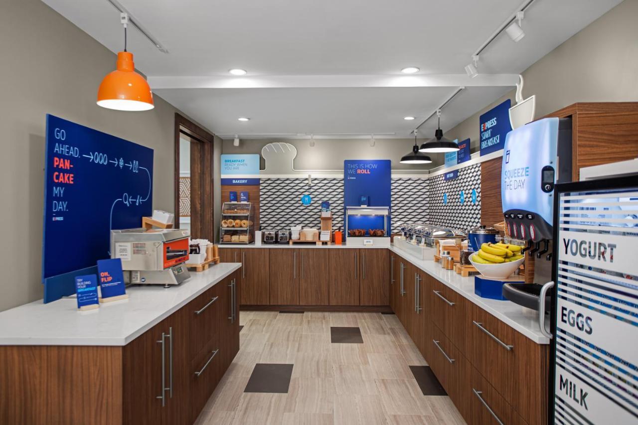 Holiday Inn Express & Suites Woodside Laguardia Airport New York Esterno foto