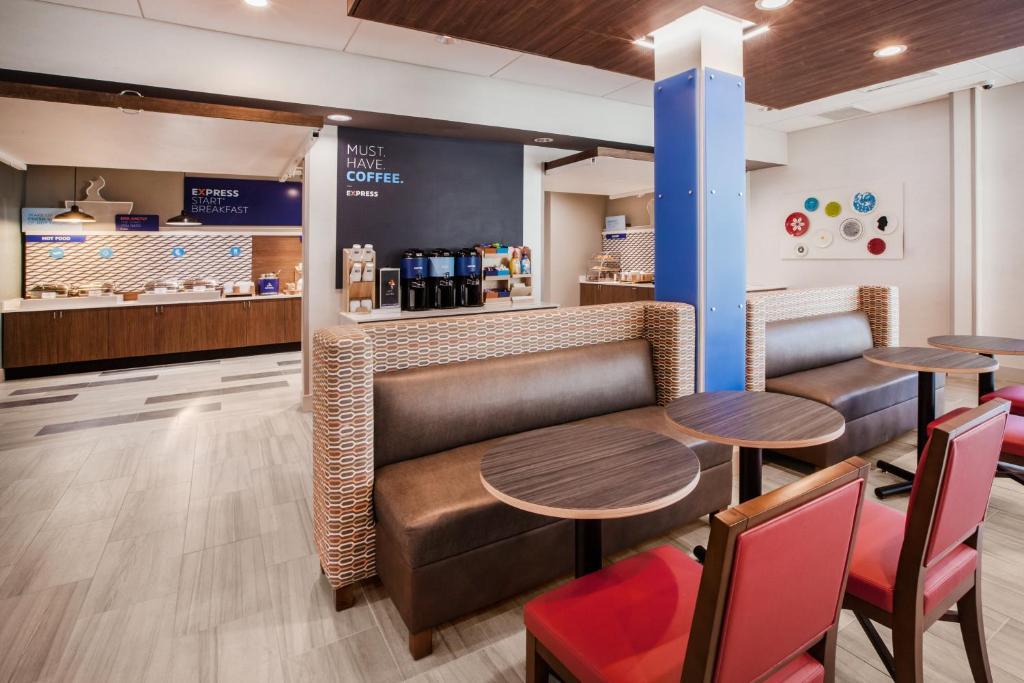 Holiday Inn Express & Suites Woodside Laguardia Airport New York Esterno foto